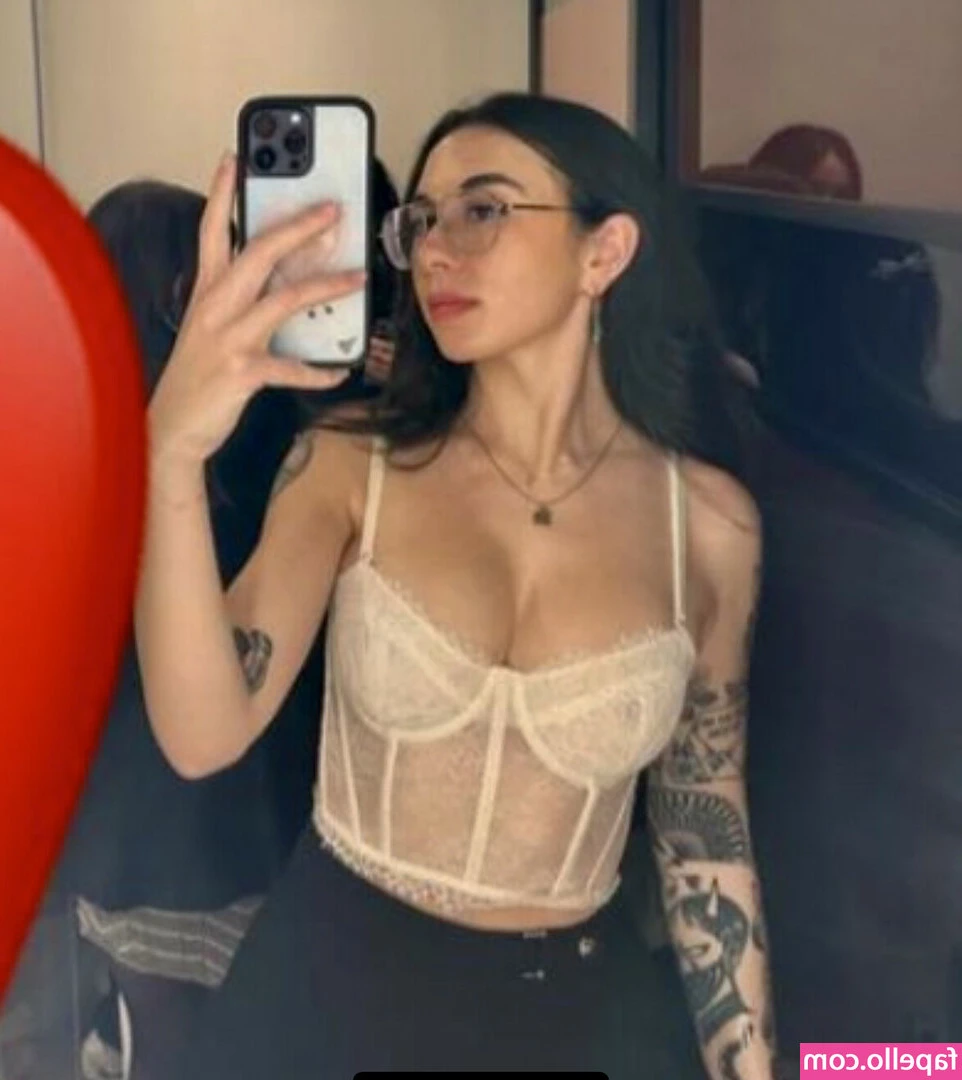 Madixvictoria - Se la jalan rico con esta primera parte babys me dedican su lechita
