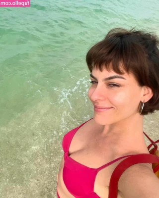 Luisa Micheletti [ luisa-micheletti ] - I look sweet  but I play dirty  like a true goddess should