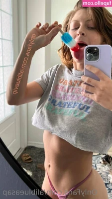 daisygasap - Good morning! So I thought I’d be sexy and put my tits on the glass