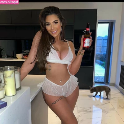 Chloe Ferry Geordie Shore [ chloe-ferry-geordie-shore ] - Pull your hands to her @youryoko body 💖💖 Feel the temptation,