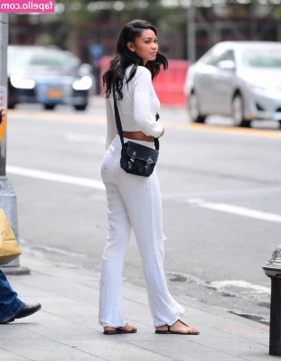 Chanel Iman [ chanel-iman ] - I’ll b there in a min