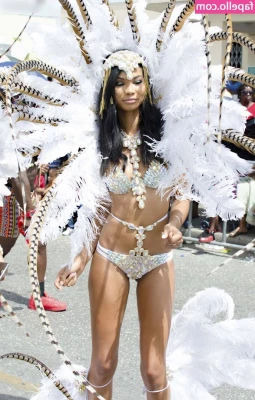 Chanel Iman [ chanel-iman ] - Want to assist in the clean up