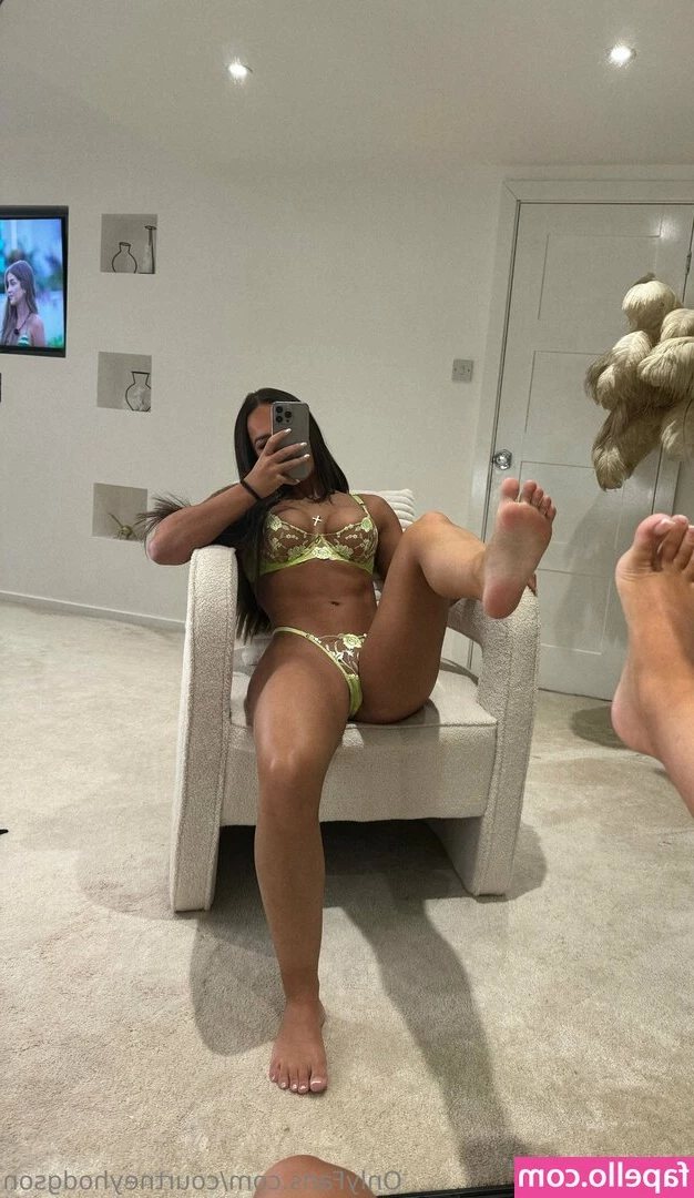 Courtney Hodgeson [ courtney-hodgeson-2 ] - Shhhh