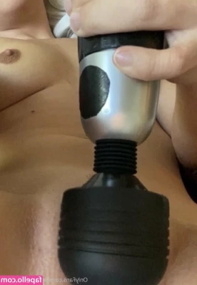 Whitney Wright [ whitney-wright ] - Who wants to shower with me ?