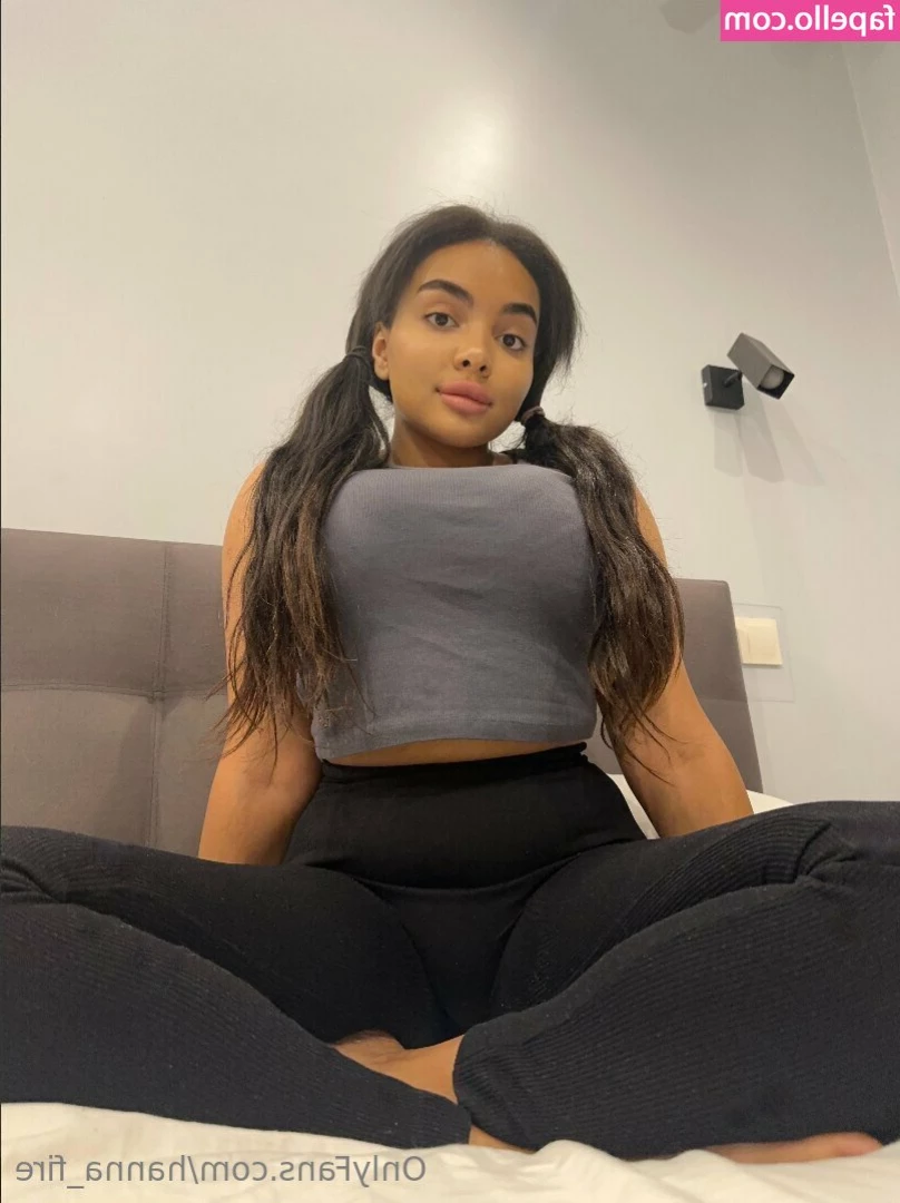 hanna_fire [ hanna-fire ] - Good morning  I hope these meaty little Latina soles brighten your day