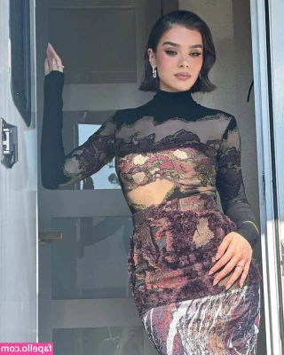 Hailee Steinfeld [ hailee-steinfeld-1 ] - Do you like my lingerie?