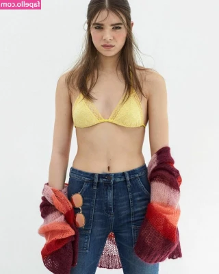 Hailee Steinfeld [ hailee-steinfeld-1 ] - dressed like an angel