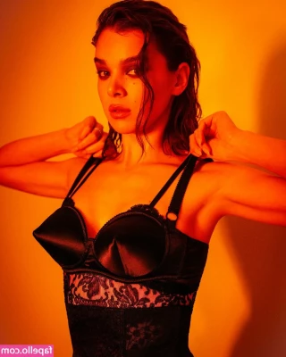 Hailee Steinfeld [ hailee-steinfeld-1 ] - Yasss daddy I need that cummmmm