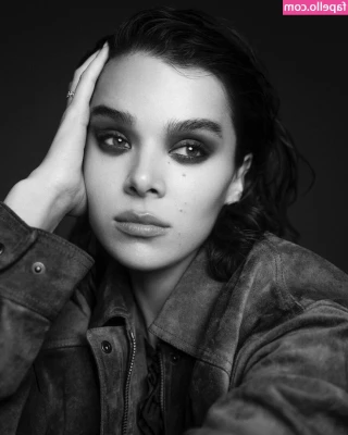 Hailee Steinfeld [ hailee-steinfeld-1 ] - Kitchen b tch tonight