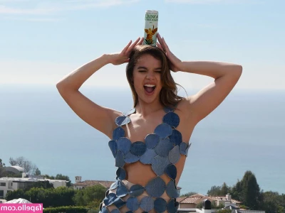 Hailee Steinfeld [ hailee-steinfeld-1 ] - TV night chill