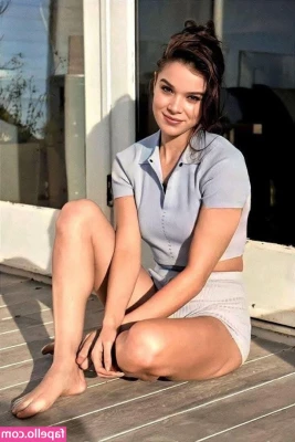Hailee Steinfeld [ hailee-steinfeld-1 ] - baby cherry wants you to spank her? 😉 will you daddy?