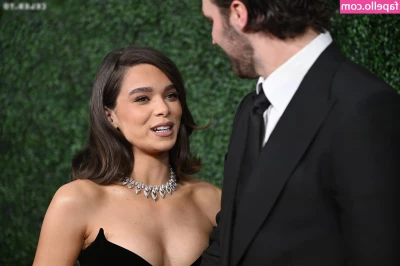 Hailee Steinfeld [ hailee-steinfeld-1 ] - Morning  Let s get this bread