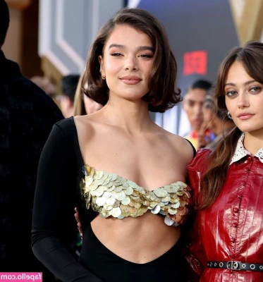 Hailee Steinfeld [ hailee-steinfeld-1 ] - i did not expect to cum that quick once i brought out the vibrator