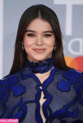 Hailee Steinfeld [ hailee-steinfeld-1 ] - Worship my big ass   Tip me and I ll send whatever you want in your