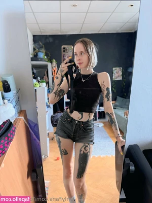 lorena_curry [ lorena-curry ] - #yoga but make it silly