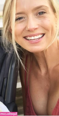 Allie Wes ~ [ allie-wes ] - This is what happens when im feeling frisky 😻