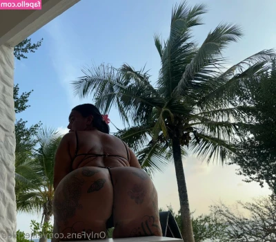 elliechloe - It’s my favorite day of the week Titty Tuesday!