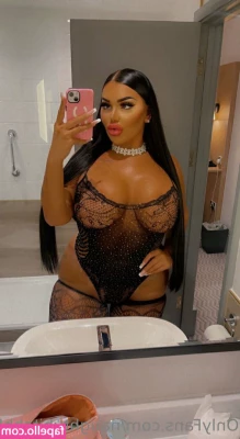 elliechloe - Baby like what you see 😻