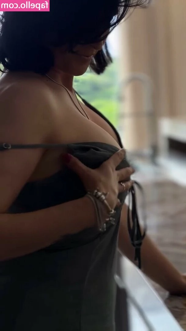 28_bia [ 28-bia ] - Jet Setting Jasmine @royalfetishxxx and I teach @DillonDiaz11 the