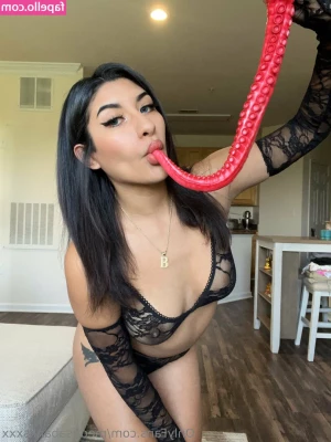Medusa Banks [ medusa-banks ] - Here's another "sneak peek" at my new 15 MINUTE topless video FOXY