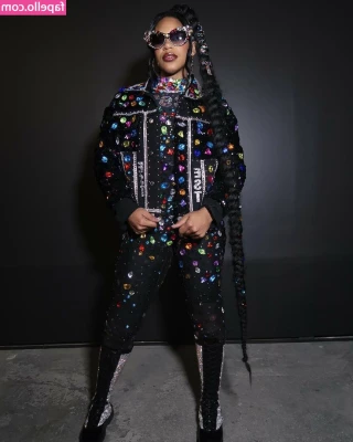 Bianca Belair [ bianca-belair ] - Grab on  let s go for a ride