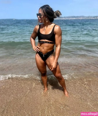 Bianca Belair [ bianca-belair ] - Happy Sunday baby, make sure to cum to me to today 😈💦