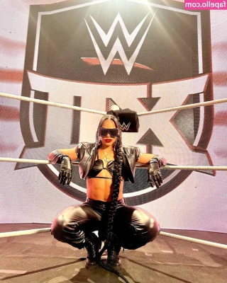 Bianca Belair [ bianca-belair ] - raise your hand if you like tummy