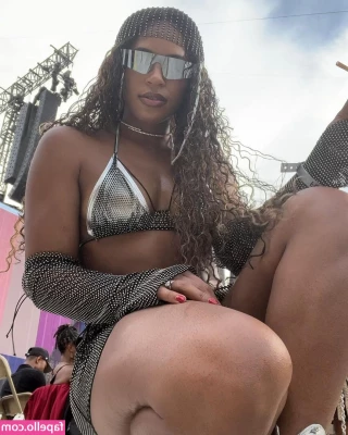 Bianca Belair [ bianca-belair ] - SURRENDER TO ME