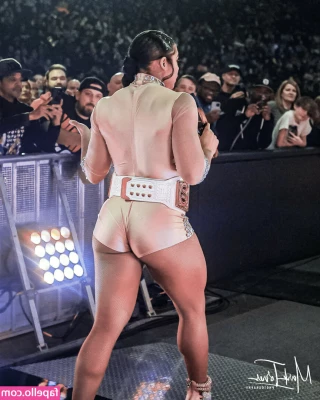 Bianca Belair [ bianca-belair ] - Soft FemDom GFE: Intro to Anal Play & Pegging 🩷  send $8 for