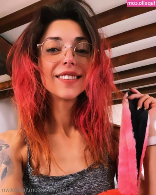 leilabtwn - SUBSCRIBE FREE FOREVER     angelsexysecrect   tell me do you like to