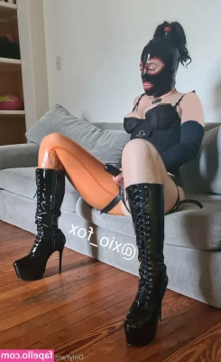 xio_fox_free [ xio-fox-free ] - Doing what makes my SOLE happy, getting my feet wet 🥰 dive in 🤤