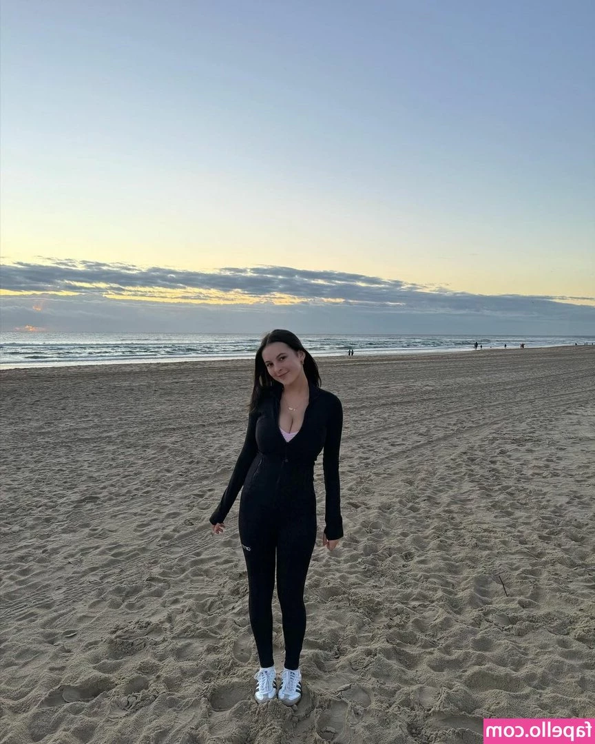 Ella Midgley [ ella-midgley ] - 💦 but what I really like it's being ch0ked and dominated in bed by