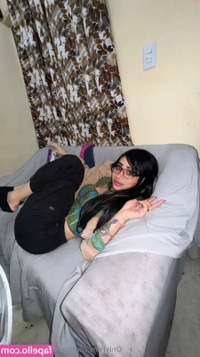 sadkittyprincess69 - This video is just explaining about my elbow and the great amount of