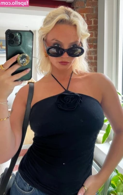 Millie Gibson [ millie-gibson ] - I need all my holes filled  Any volunteers