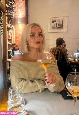 Millie Gibson [ millie-gibson ] - Greetings from my pussy and my peach    I m still alive  I m finally