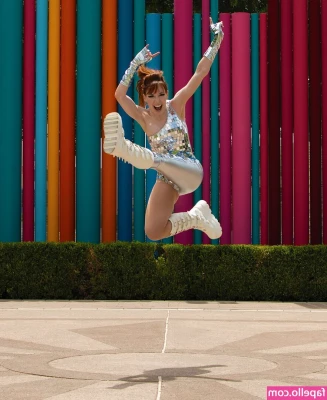 Lisa Foiles [ lisa-foiles ] - Creamy Solo The weather is nice again and the back of my truck seemed