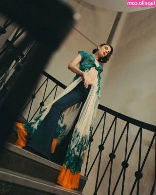 Caterina Ferioli [ caterina-ferioli ] - Sad con mis canciones de lana del rey