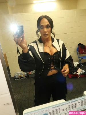 Nia Jax [ nia-jax ] - Les traigo unas fotitos para que no me olviden
