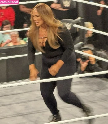 Nia Jax [ nia-jax ] - If my current photos and vids get enough love I might make a squirt