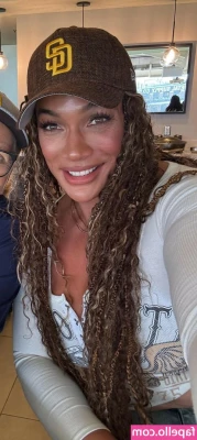 Nia Jax [ nia-jax ] - I hope you like vanilla 🤠✨ I just made a super fun and messy