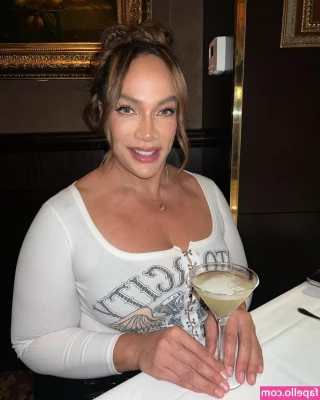 Nia Jax [ nia-jax ] - Handstands and cum on my face