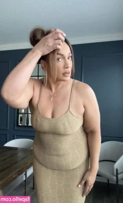 Nia Jax [ nia-jax ] - just a lil tease from cam last week 🖤