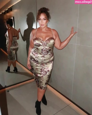 Nia Jax [ nia-jax ] - Loving the sun ☀️