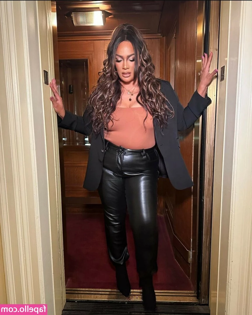 Nia Jax [ nia-jax ] - It’s been a while since you’ve taken a shower with me!!!