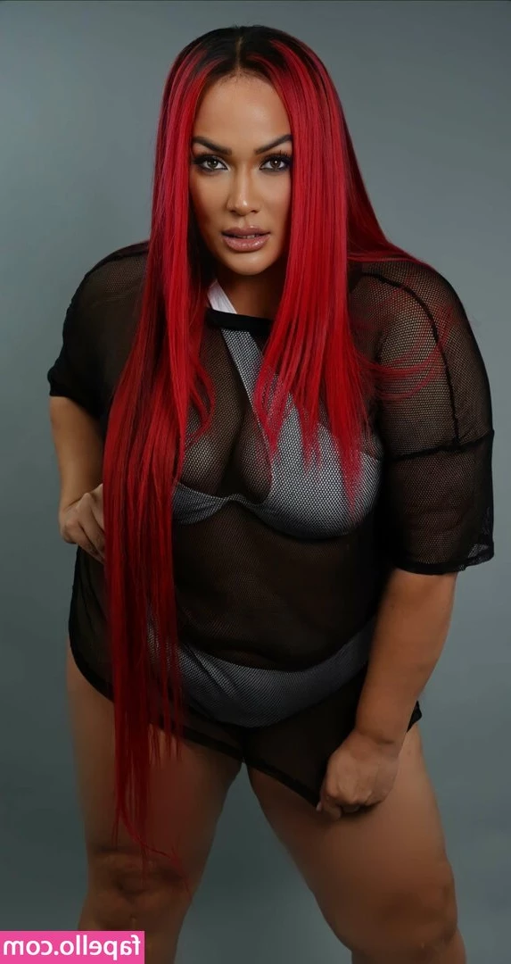 Nia Jax [ nia-jax ] - My lovely roommates made me this GORGEOUS Hollywood gown for my