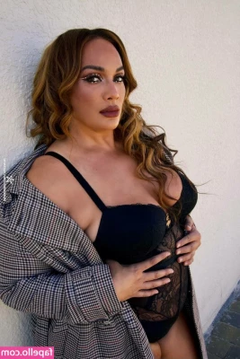 Nia Jax [ nia-jax ] - Tenéis el set entero en el chat 😘