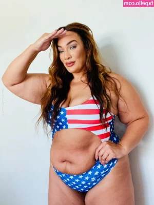 Nia Jax [ nia-jax ] - Do you like my pyjama set? 😍