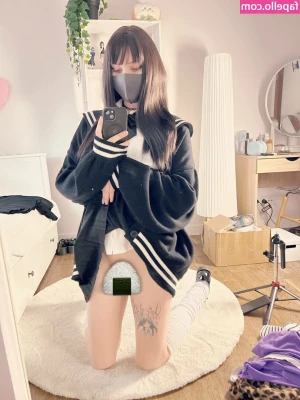 Sonyafj - I love the look of long socks 😍