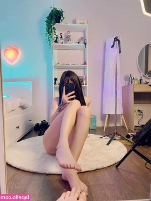 Sonyafj - Do you wanna slip that dick between me