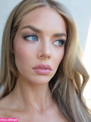 Samara Weaving [ samara-weaving ] - Who is paying the next bottle?